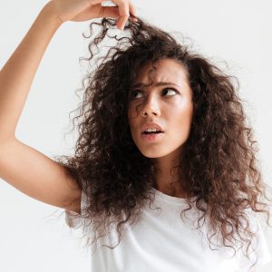 Haarausfall: Formen, Ursachen und Lösungen 