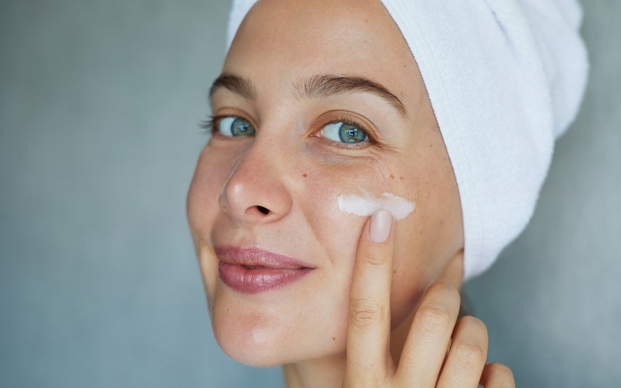 Kosmetik trotz Neurodermitis: Möglichkeiten und Tipps für empfindliche Haut 
